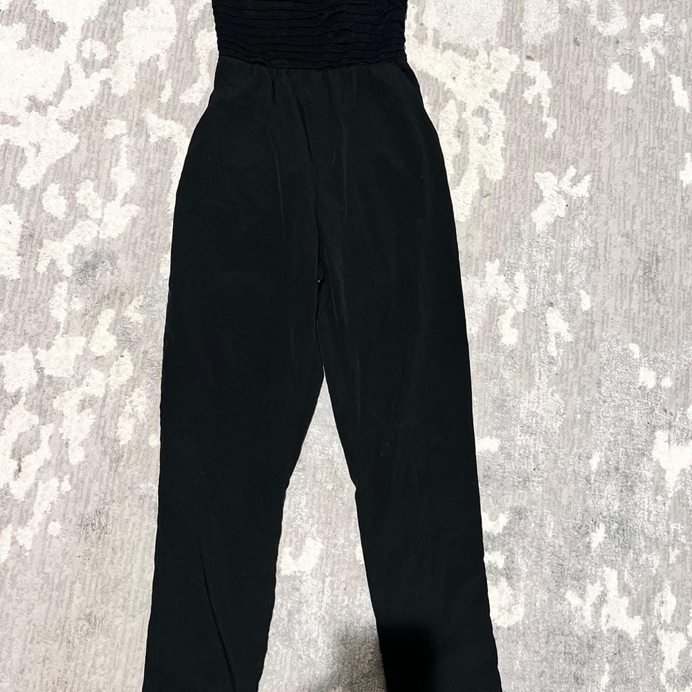 Sleek Black Jumpsuit with Fitted Silhouette